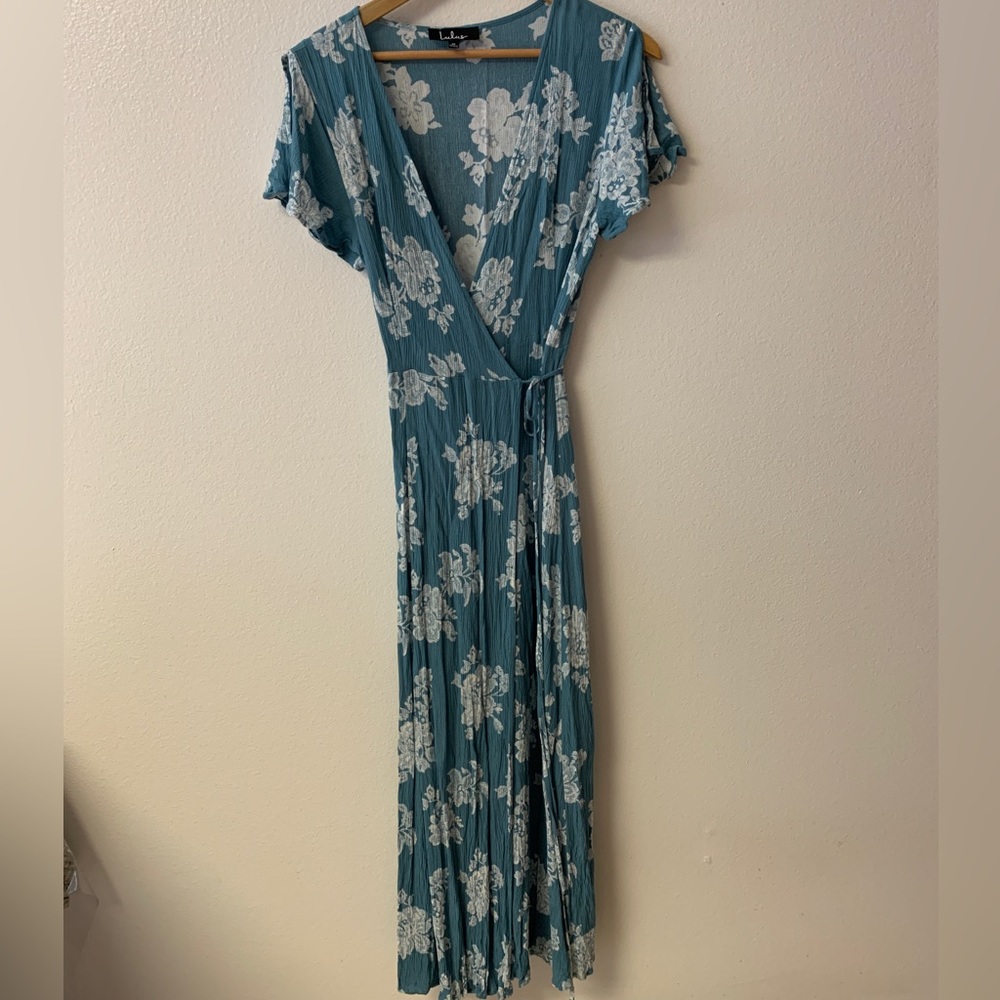 Lulu’s blue floral printed maxi wrap dress